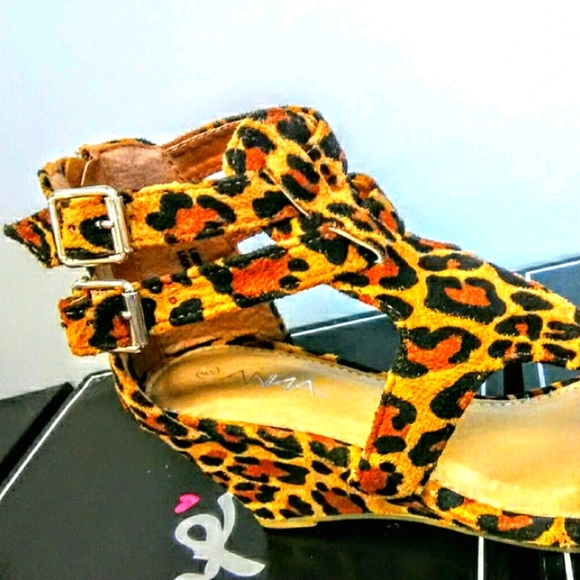 NEW! CUTE! Leopard Wedge LOW Heel! - Picture 2 of 4